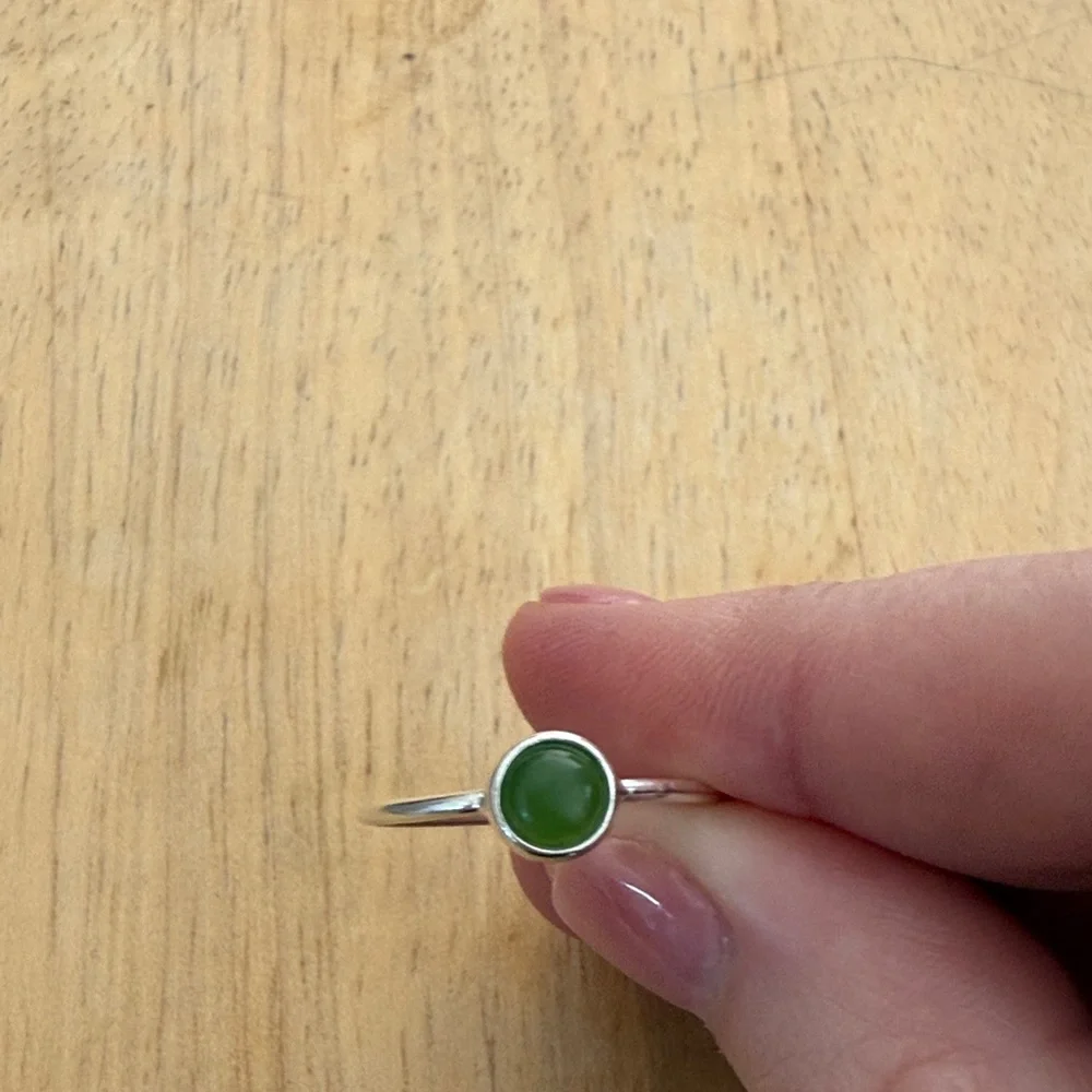 Elegant Silver Green Jade Stone Ring Size 8 - Picture 3 of 3